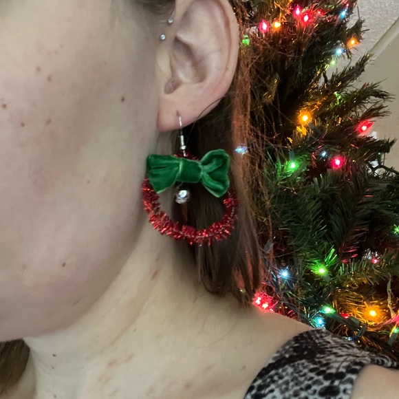 Christmas Wreath Earrings - Picture 3 of 3